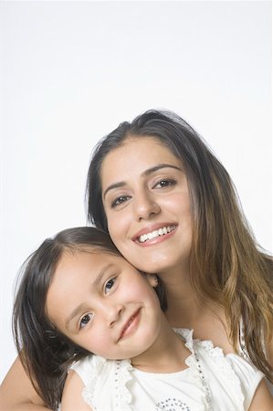 simsearch:630-02221079,k - Portrait of a young woman and her daughter smiling Foto de stock - Sin royalties Premium, Código: 630-02220304