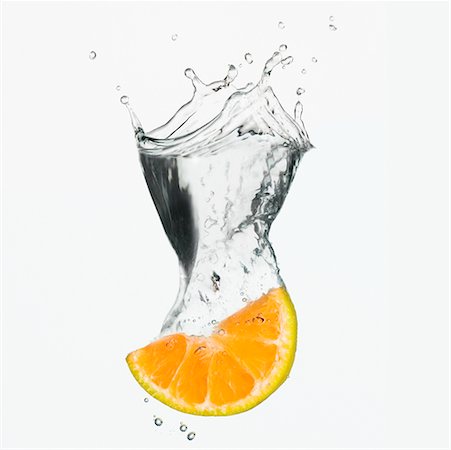 dropped in water nobody - Tranche de citron dans l'eau Photographie de stock - Premium Libres de Droits, Code: 630-02220372