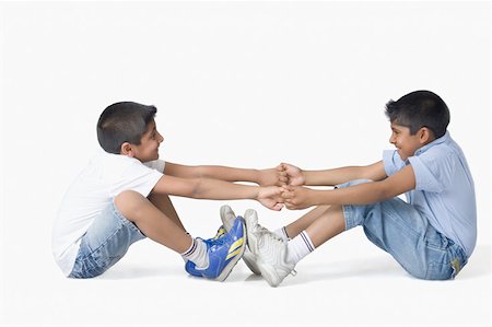 simsearch:630-02220721,k - Side profile of two boys playing together Foto de stock - Sin royalties Premium, Código: 630-02220961
