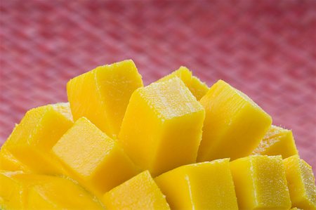 simsearch:630-02220065,k - Close-up of mango slices cut into segments Foto de stock - Sin royalties Premium, Código: 630-02221018