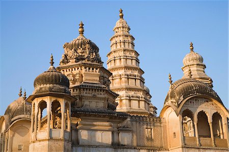 Low Angle View of a Tempel, Rangji Tempel, Pushkar, Rajasthan, Indien Stockbilder - Premium RF Lizenzfrei, Bildnummer: 630-03479065