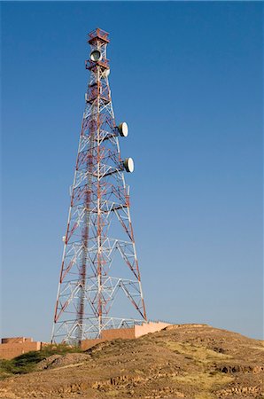 Low angle view of a communications tower, Jodhpur, Rajasthan, India Foto de stock - Royalty Free Premium, Número: 630-03479120