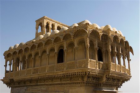 simsearch:625-00804809,k - Low angle view of a haveli, Salim Singh Ki Haveli, Jaisalmer, Rajasthan, India Foto de stock - Sin royalties Premium, Código: 630-03479133