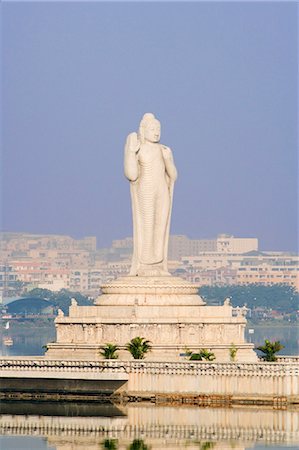 dieu - Statue of Buddha in a lake, Hussain Sagar, Hyderabad, Andhra Pradesh, India Foto de stock - Sin royalties Premium, Código: 630-03479154