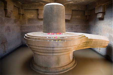 Shiva Linga in einem Tempel, Hampi, Karnataka, Indien Stockbilder - Premium RF Lizenzfrei, Bildnummer: 630-03479183