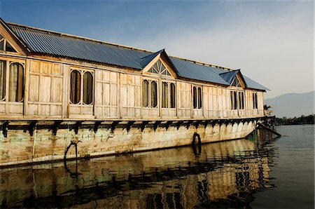 simsearch:851-02960358,k - Houseboat in a lake, Dal Lake, Srinagar, Jammu and Kashmir, India Foto de stock - Sin royalties Premium, Código: 630-03479337