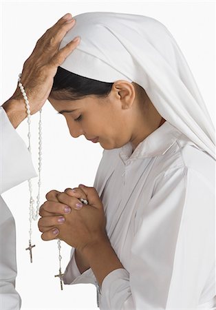 family pray - Nun confessing her sins to a priest Stock Photo - Premium Royalty-Free, Code: 630-03479692