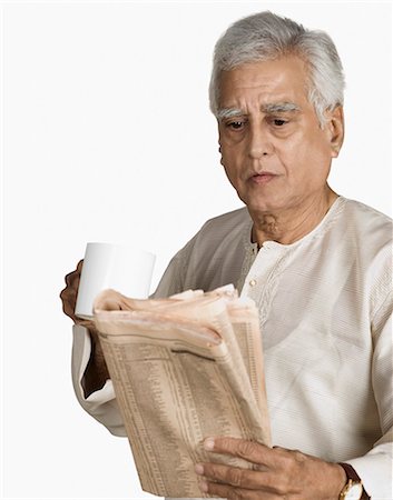 simsearch:625-02929093,k - Senior man reading a newspaper Stock Photo - Premium Royalty-Free, Code: 630-03479757