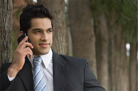 Businessman talking on a mobile phone Foto de stock - Sin royalties Premium, Código: 630-03479830