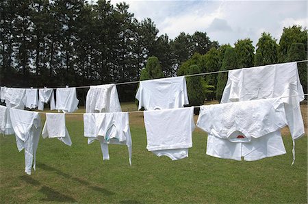 en fila india - Clothes hanging on a clothesline Foto de stock - Sin royalties Premium, Código: 630-03479876