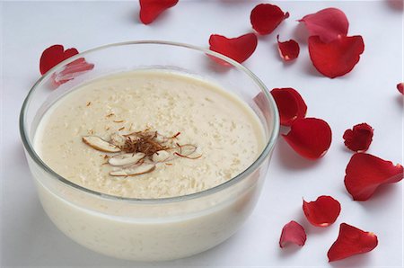 Close-up of rice pudding in a bowl Stock Photo - Premium Royalty-Free, Code: 630-03479957