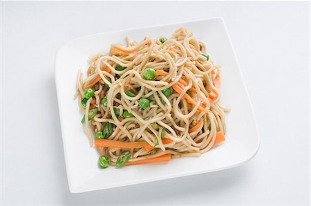 Close-up of noodles in a plate Stock Photo - Premium Royalty-Free, Code: 630-03479978