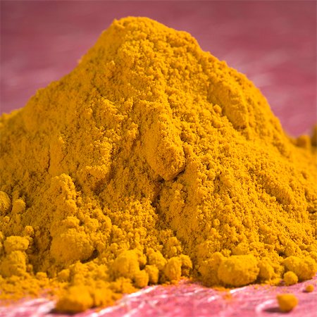 simsearch:630-03480063,k - Heap of ground turmeric Foto de stock - Sin royalties Premium, Código: 630-03480093