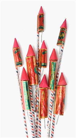 fireworks picture white background - Close-up of bottle rockets Foto de stock - Sin royalties Premium, Código: 630-03480166