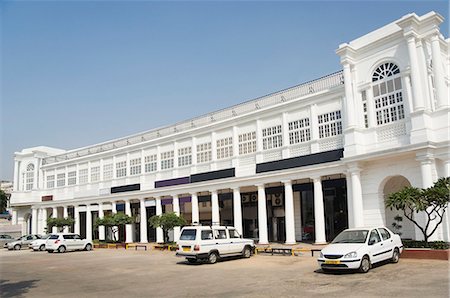 Cars parked in front of a building, New Delhi, India Foto de stock - Sin royalties Premium, Código: 630-03480188