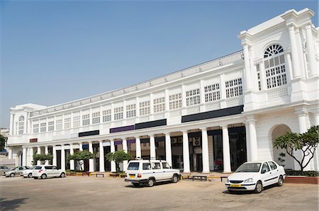 estacionar - Les voitures garées devant un immeuble, New Delhi, Inde Photographie de stock - Premium Libres de Droits, Code: 630-03480188