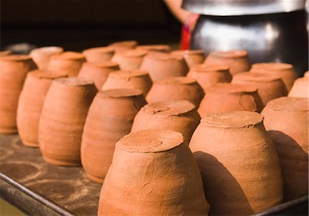 Clay cups in a row at a market stall, Delhi, India Foto de stock - Sin royalties Premium, Código: 630-03480456