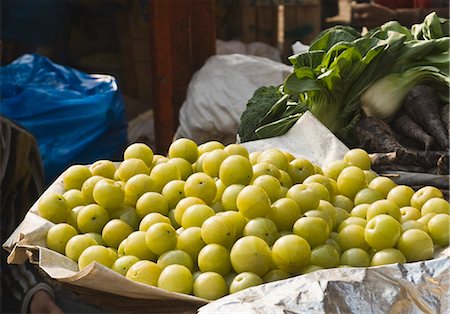 simsearch:630-03480456,k - Groseilles à maquereau et légumes à un étal de marché, Delhi, Inde Photographie de stock - Premium Libres de Droits, Code: 630-03480489