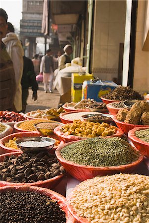 simsearch:630-03480456,k - Épices dans des bols à un étal de marché, Delhi, Inde Photographie de stock - Premium Libres de Droits, Code: 630-03480499