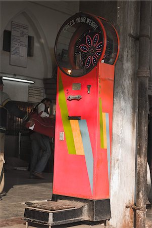Weighing machine at a railway station, Delhi, India Stock Photo - Premium Royalty-Free, Code: 630-03480505