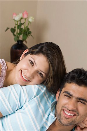 simsearch:630-03480531,k - Portrait of a couple smiling Foto de stock - Sin royalties Premium, Código: 630-03480540