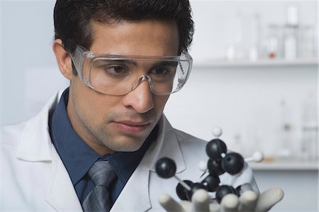 Scientist holding molecular model in a laboratory Foto de stock - Sin royalties Premium, Código: 630-03480779