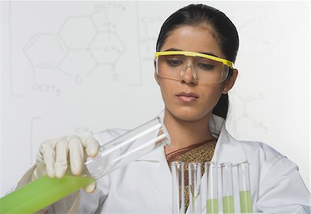 probar (examen) - Scientist experimenting in a laboratory Foto de stock - Sin royalties Premium, Código: 630-03480794