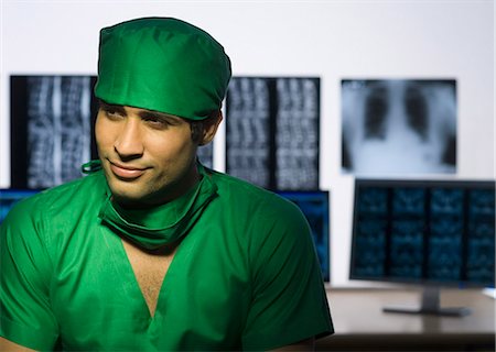 doctor in green uniform with hospital - Close-up of a male surgeon smiling Stock Photo - Premium Royalty-Free, Code: 630-03480822