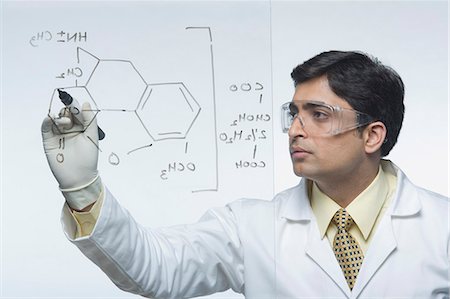 Scientist writing chemical formula Foto de stock - Sin royalties Premium, Código: 630-03480977