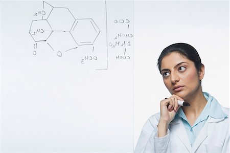 simsearch:400-07334526,k - Scientist thinking in a lab Stock Photo - Premium Royalty-Free, Code: 630-03480989