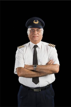 simsearch:630-03481125,k - Porträt eines Piloten stehend mit seine Arme verschränkt und Lächeln Stockbilder - Premium RF Lizenzfrei, Bildnummer: 630-03481113