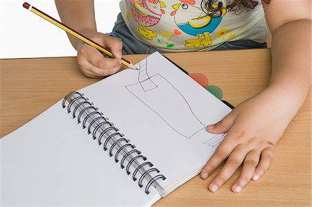 simsearch:630-03481209,k - Mid section view of a girl drawing a picture Fotografie stock - Premium Royalty-Free, Codice: 630-03481191