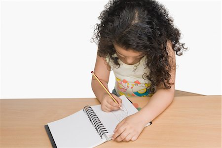 simsearch:630-03481154,k - Close-up of a girl drawing a picture with crayons Foto de stock - Sin royalties Premium, Código: 630-03481192