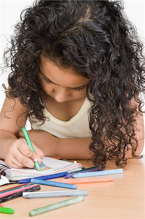 simsearch:630-03481209,k - Close-up of a girl drawing a picture with crayons Fotografie stock - Premium Royalty-Free, Codice: 630-03481200