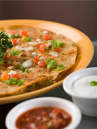 simsearch:656-04926646,k - Quesadilla served on a plate Foto de stock - Sin royalties Premium, Código: 630-03481735