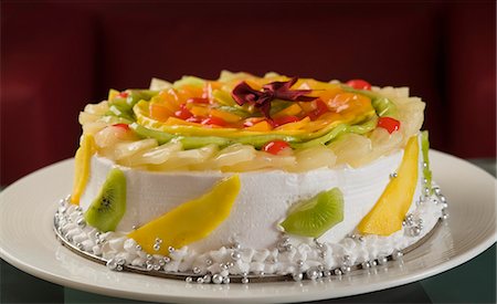 pineapple cake - Close-up of a pineapple trifle Stock Photo - Premium Royalty-Free, Code: 630-03481731