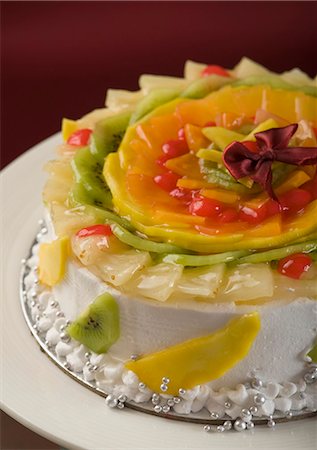 dessert plate garnish - Close-up of a pineapple trifle Stock Photo - Premium Royalty-Free, Code: 630-03481732