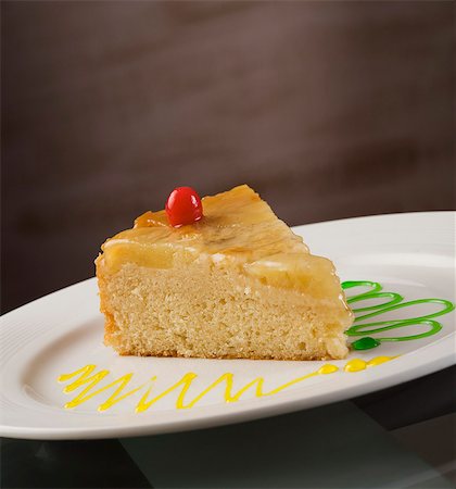 Close-up of a pastry served on a plate Foto de stock - Sin royalties Premium, Código: 630-03481763