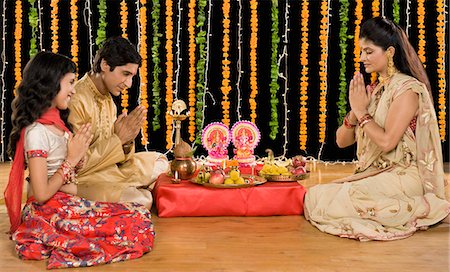 praying indian - Family doing Diwali pooja Stock Photo - Premium Royalty-Free, Code: 630-03482033