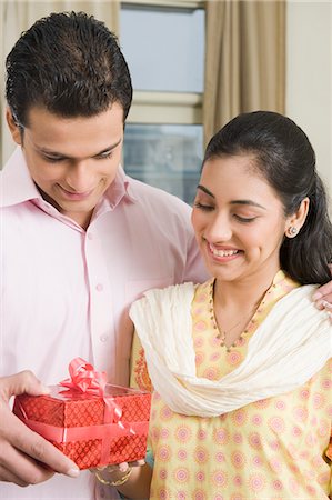 Man giving a present to a woman Stock Photo - Premium Royalty-Free, Code: 630-03482630
