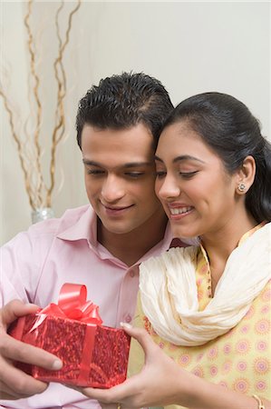 simsearch:630-03482746,k - Man giving a present to a woman Stock Photo - Premium Royalty-Free, Code: 630-03482642