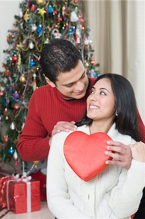 simsearch:630-03482746,k - Man giving a present to a woman Stock Photo - Premium Royalty-Free, Code: 630-03482727