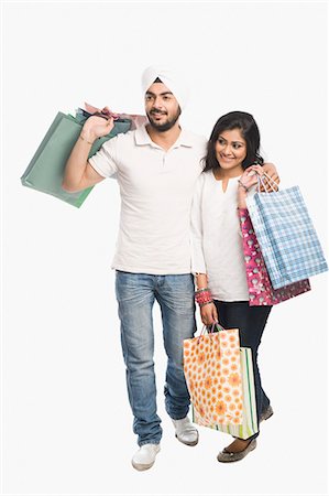 simsearch:630-03481455,k - Couple carrying shopping bags and smiling Foto de stock - Royalty Free Premium, Número: 630-03482780