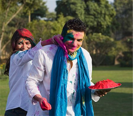 simsearch:630-03482931,k - Couple fête Holi Photographie de stock - Premium Libres de Droits, Code: 630-03482936