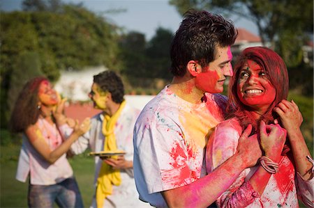 Friends celebrating Holi Foto de stock - Sin royalties Premium, Código: 630-03482956