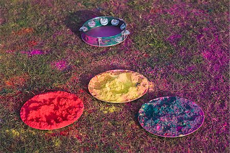 Tambourine with Holi colors Foto de stock - Sin royalties Premium, Código: 630-03482981