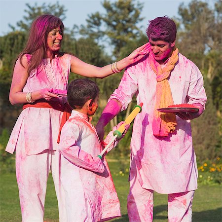 Family celebrating Holi with colors Fotografie stock - Premium Royalty-Free, Codice: 630-03483048