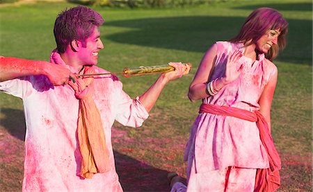 simsearch:630-03482912,k - Couple celebrating Holi Fotografie stock - Premium Royalty-Free, Codice: 630-03483057