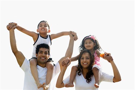 Couple playing with their children Foto de stock - Sin royalties Premium, Código: 630-03483068