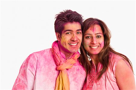 simsearch:630-03482898,k - Portrait of a couple celebrating Holi Fotografie stock - Premium Royalty-Free, Codice: 630-03483143